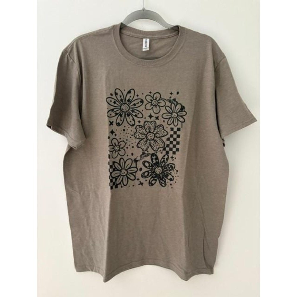 Wild Harmony Brown Graphic T-Shirt Smiling Flowers Stars Checkered Size Med